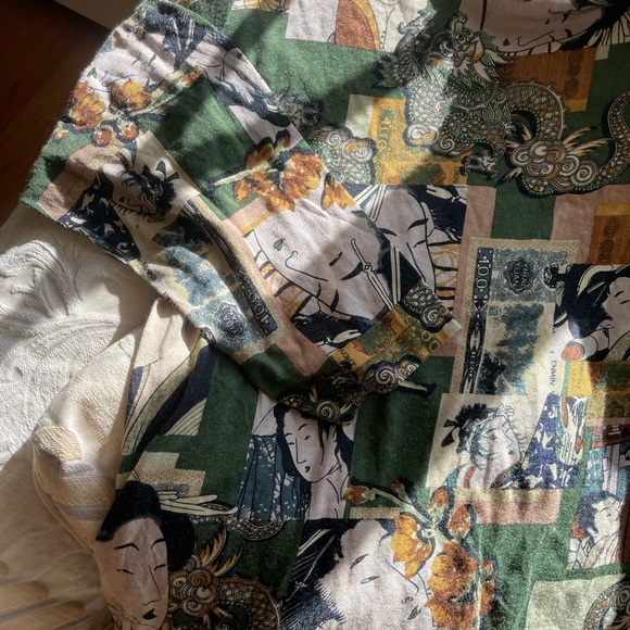 Asian motif t-shirt - Picture 2 of 4